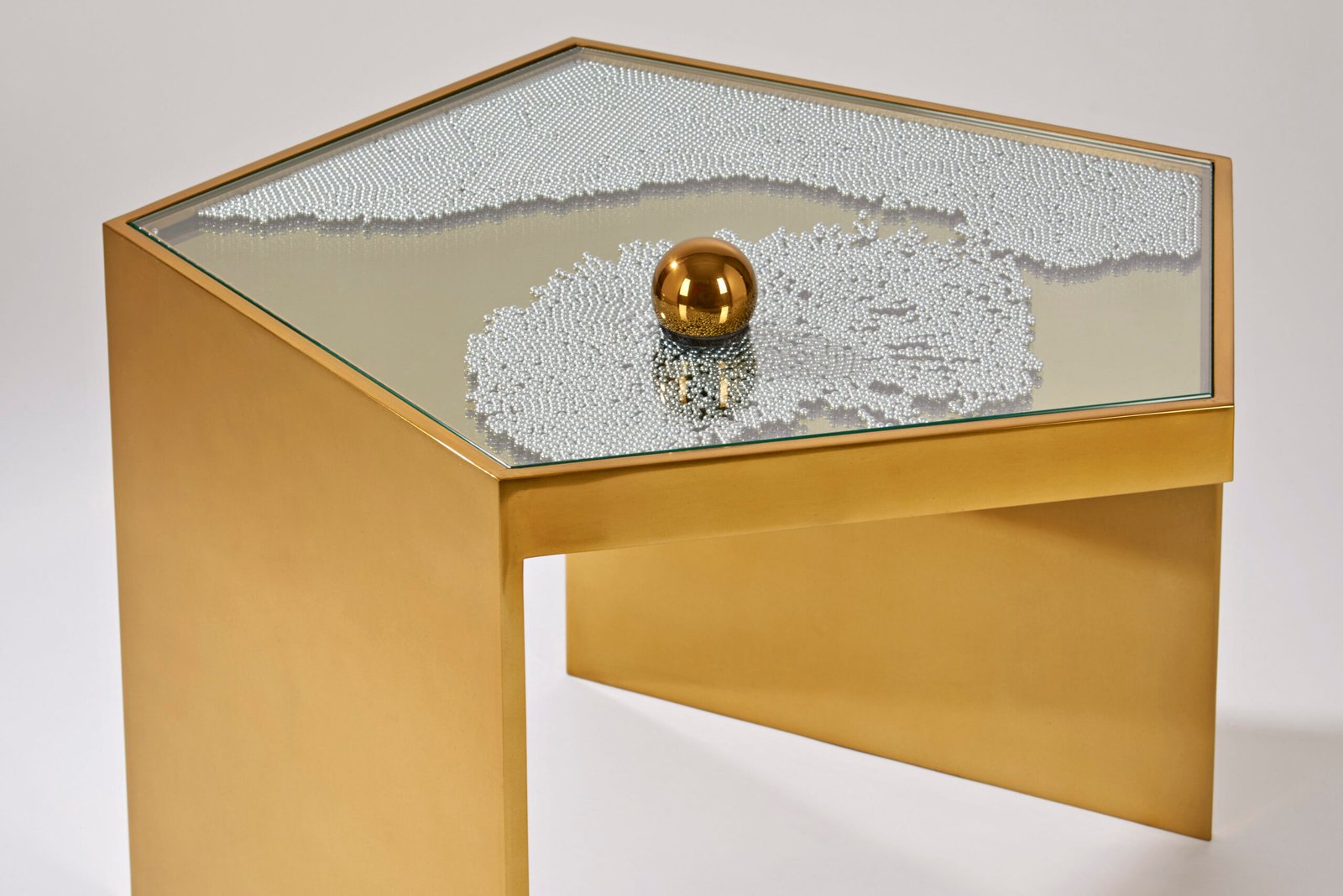 Table Mini Frissons Doree 01 Edited Scaled